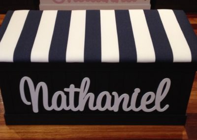 Nathaniel dark stain/navy&white stripes
